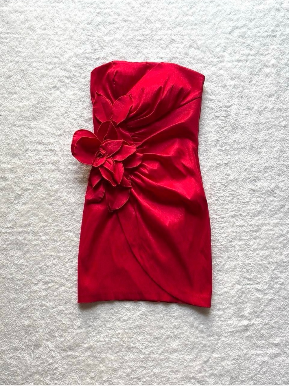 Cache Strapless Floral-Appliqué Cocktail Dress in Vibrant Red